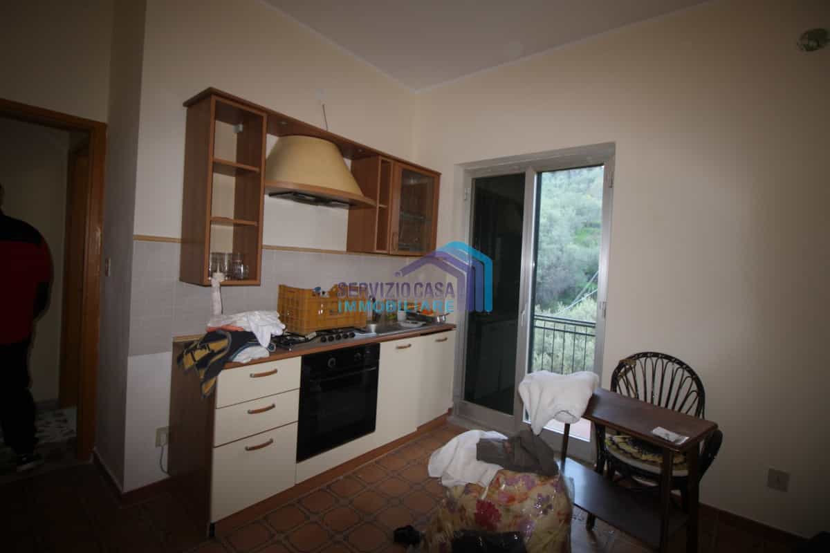公寓 在 賈爾迪尼, 西西里島 10699935