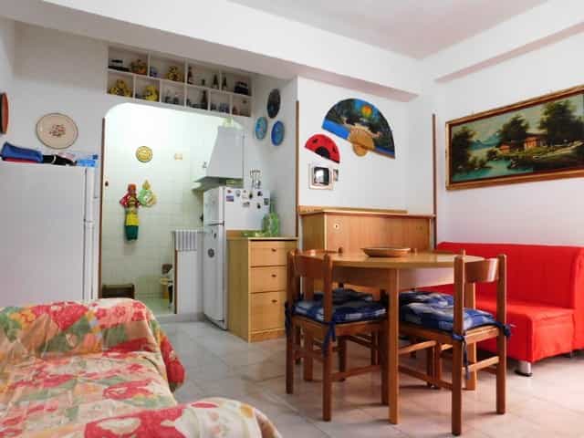 公寓 在 里瓦聖特雷莎, 西西里島 10699948