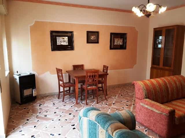 公寓 在 里瓦圣特雷莎, 西西里岛 10699951
