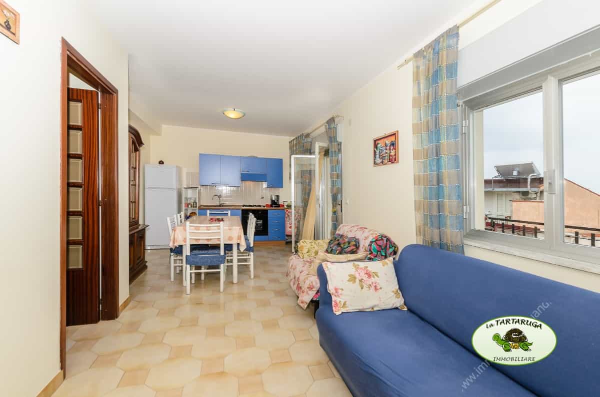 公寓 在 里瓦圣特雷莎, 西西里岛 10699952