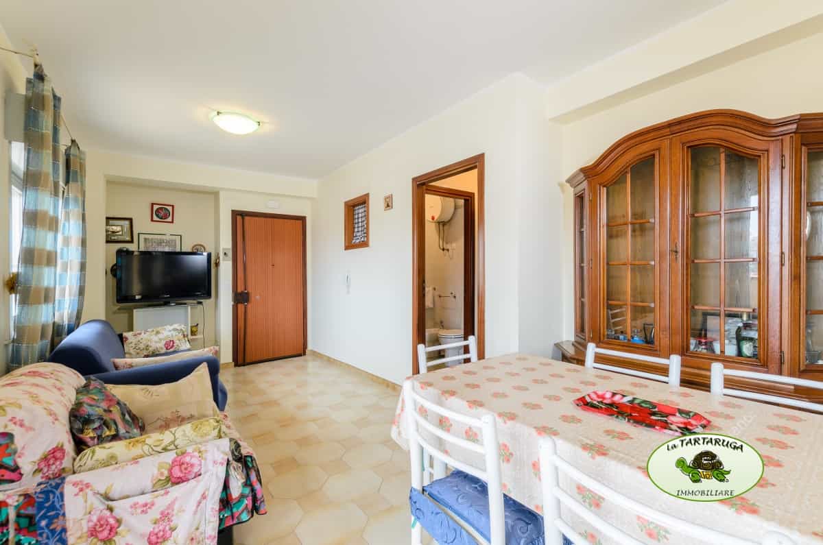 公寓 在 里瓦圣特雷莎, 西西里岛 10699952