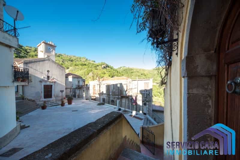 Rumah di Santa Caterina Villarmosa, Sisilia 10699978
