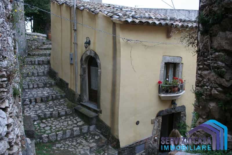 жилой дом в Санта-Катерина Вильярмоса, Сицилия 10699994