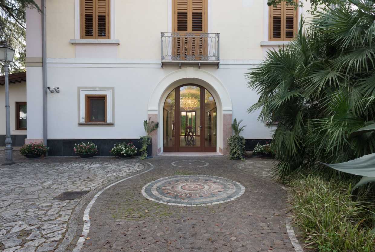 Hus i Caserta, Campania 10700090