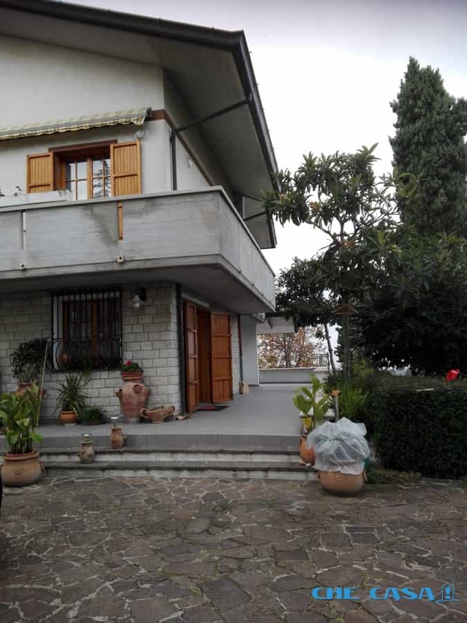Rumah di Gradara, Marche 10700193