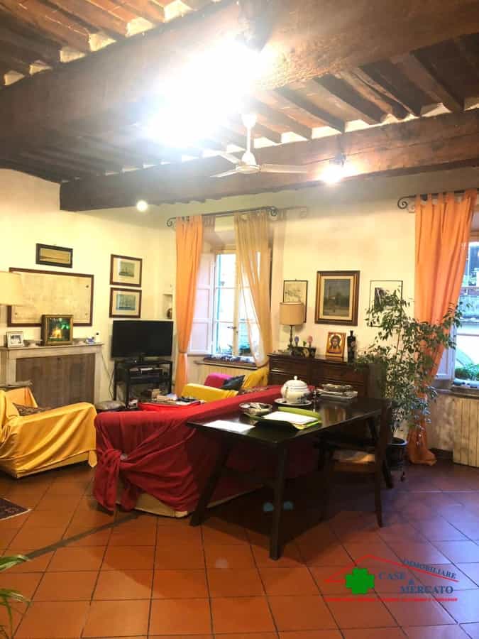 Condominium in Lucca, Toscane 10700268