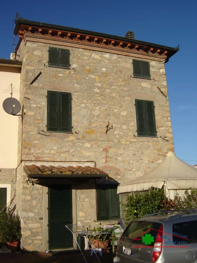 House in Lammari, Tuscany 10700320