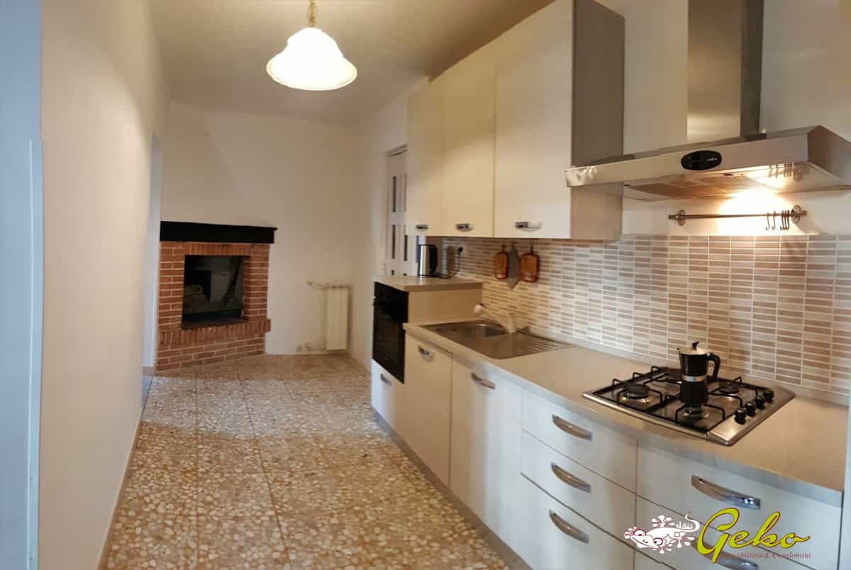 Condominium in San Gimignano, Tuscany 10700404