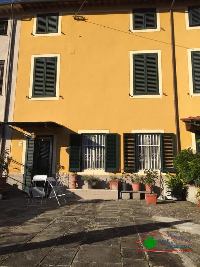 House in Lammari, Tuscany 10700427