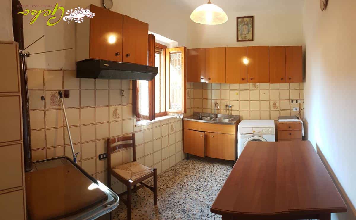 Condominium in San Gimignano, Tuscany 10700479