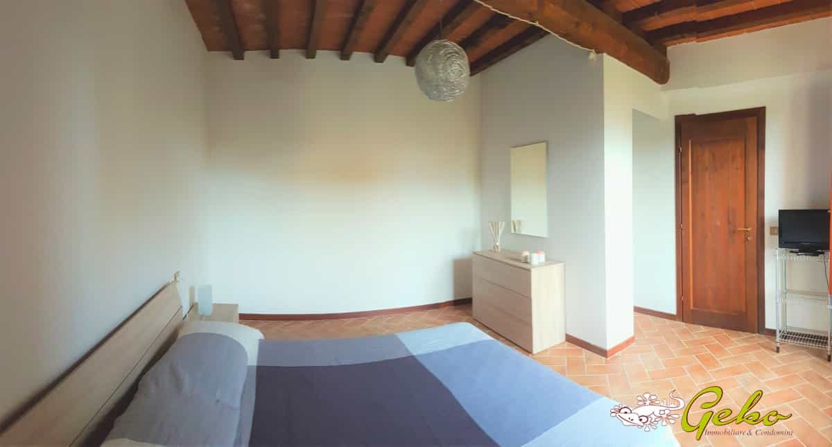 Condominium dans Gambassi, Toscane 10700540