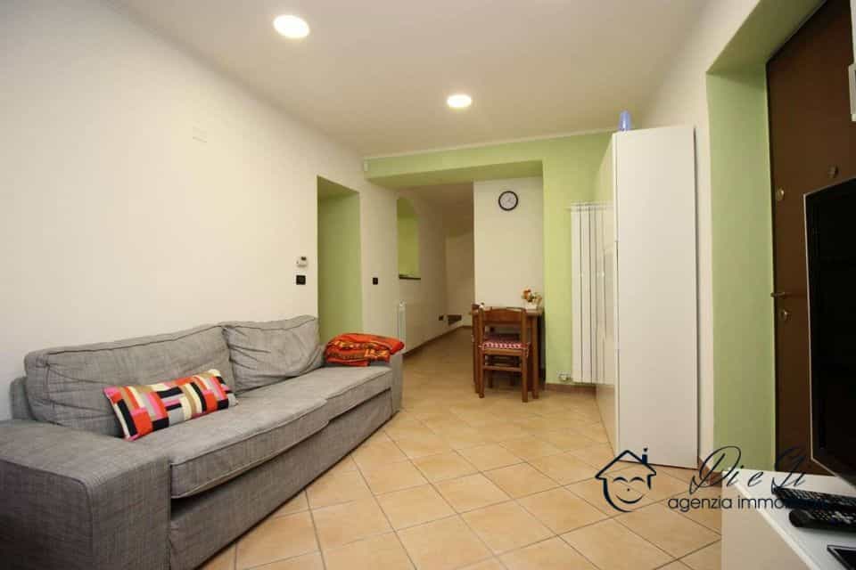 Condominium dans Quiliano, Ligurie 10700645
