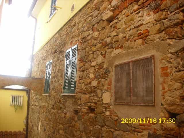 Eigentumswohnung im Quiliano, Ligurien 10700675