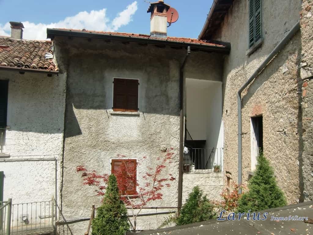 Rumah di Pumenengo, Lombardia 10700807