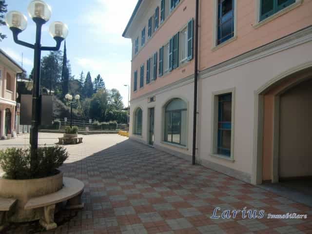 Ejerlejlighed i Asso, Lombardy 10700867