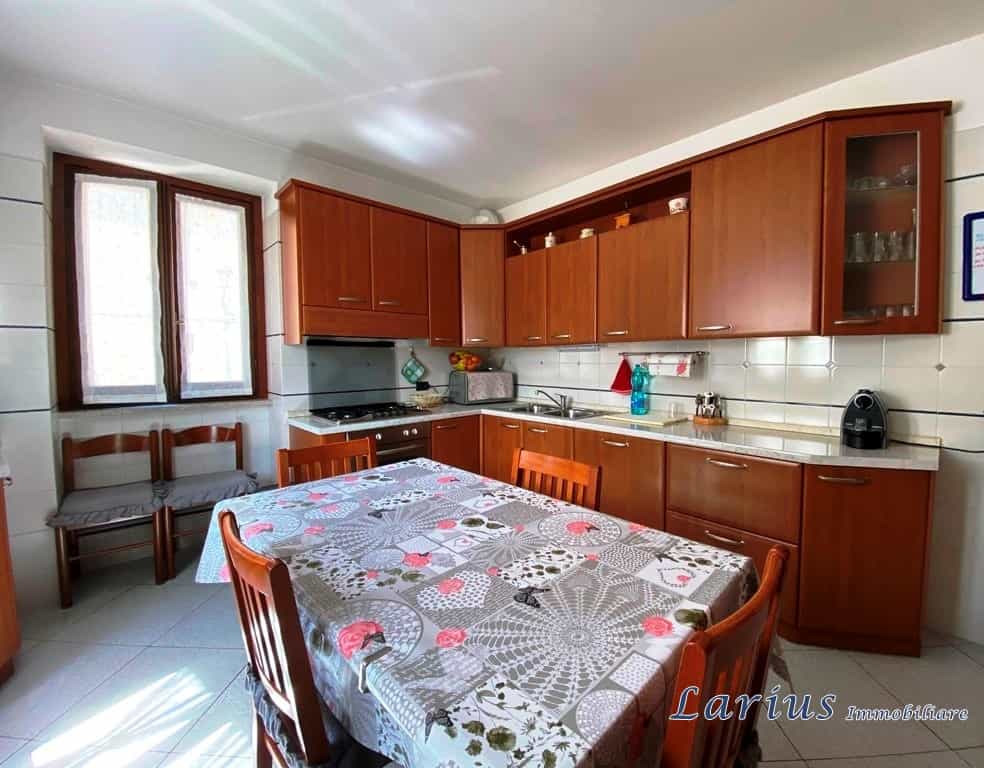 House in Asso, Lombardy 10700877