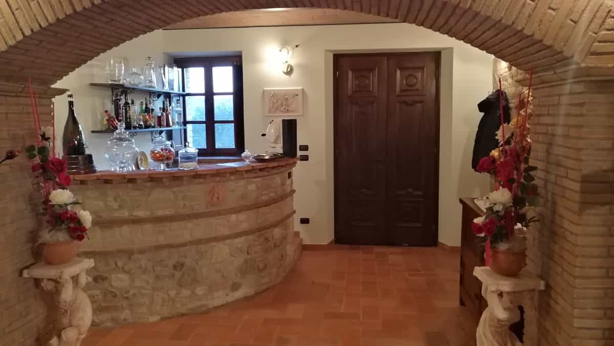 House in , Lombardy 10700880