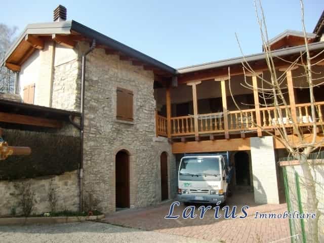 House in Pumenengo, Lombardy 10700890