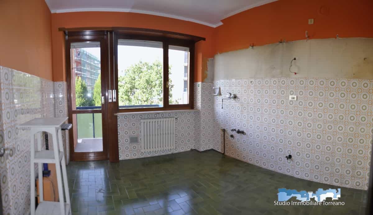 Condominium in Rivoli, Piedmont 10700917