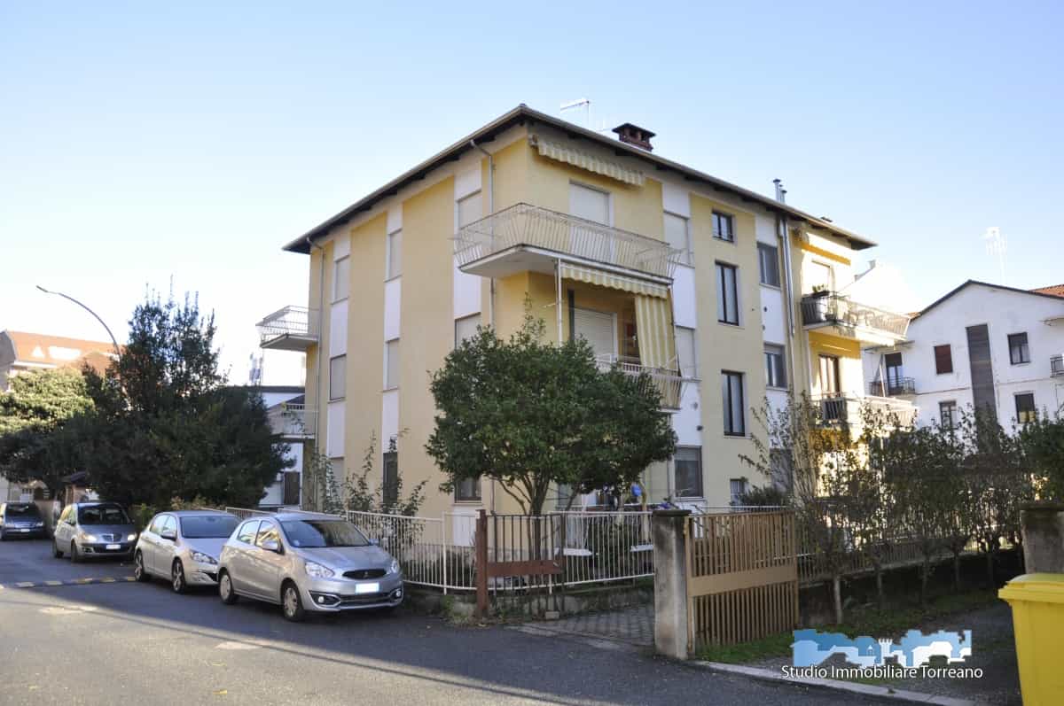 Condominium in Ivrea, Piedmont 10700923
