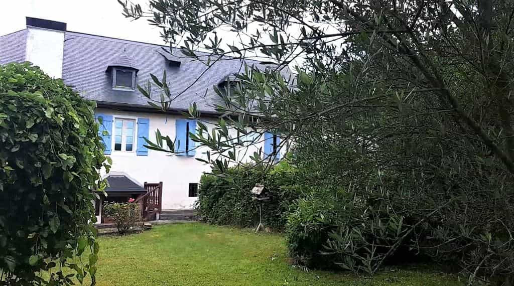 House in Oloron-Sainte-Marie, Nouvelle-Aquitaine 10700986