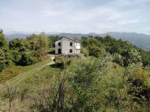 房子 在 Molazzana, Tuscany 10700988