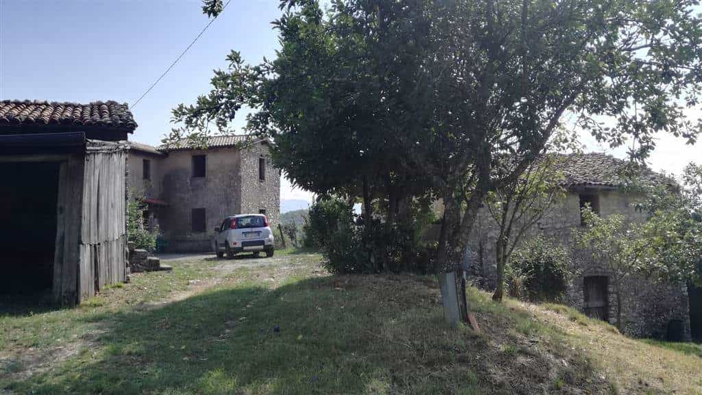 House in Molazzana, Tuscany 10700989