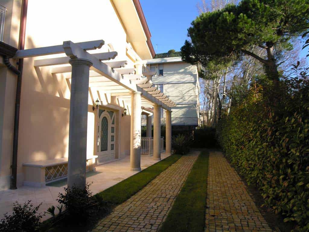 жилой дом в Форте дей Марми, Тоскана 10701137