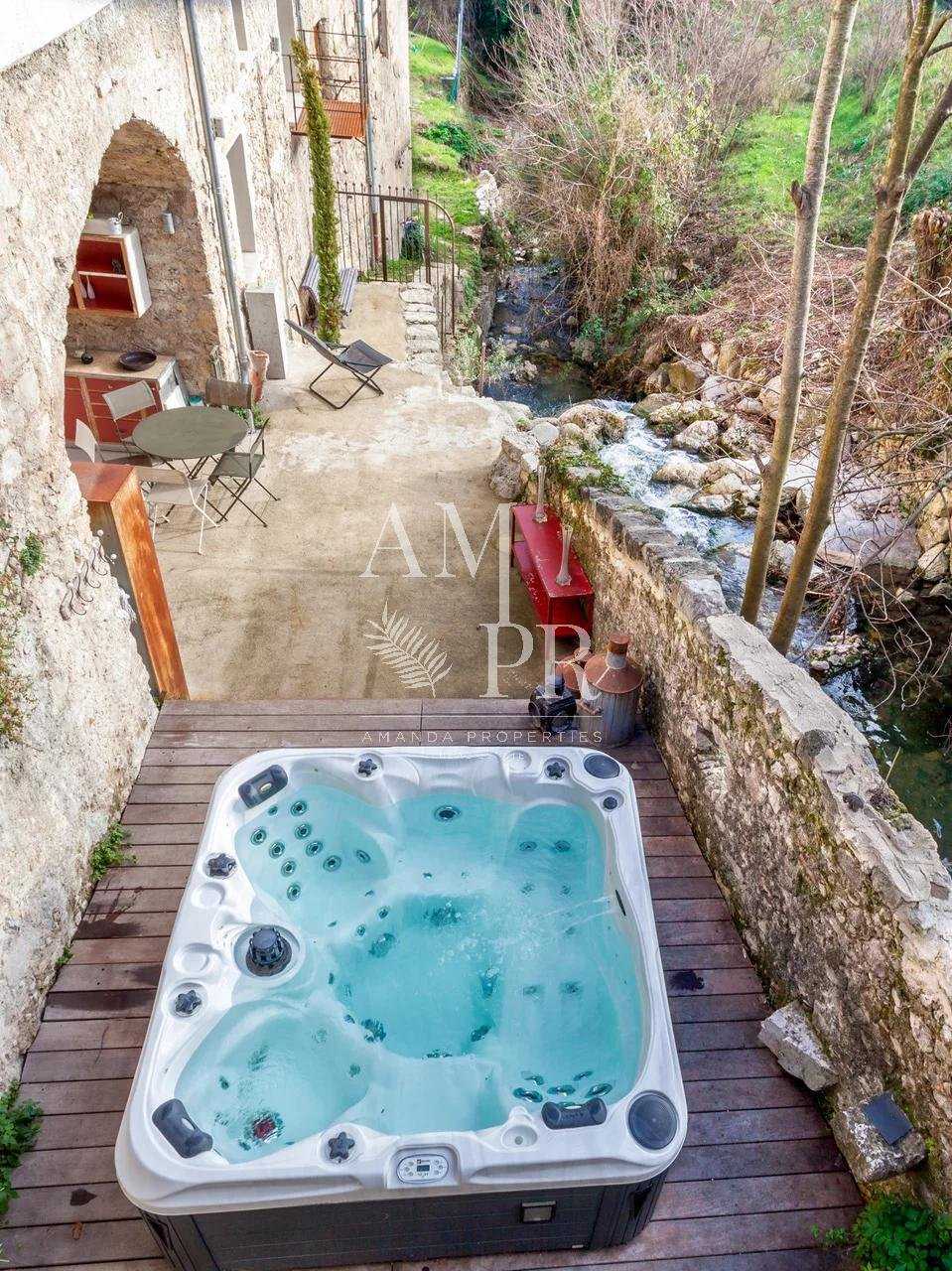 Condominium in Saint-Jacques, Provence-Alpes-Cote d'Azur 10701188