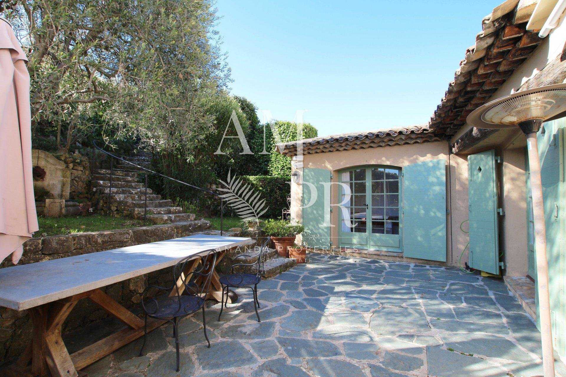 Talo sisään Mouans-Sartoux, Provence-Alpes-Cote d'Azur 10701330