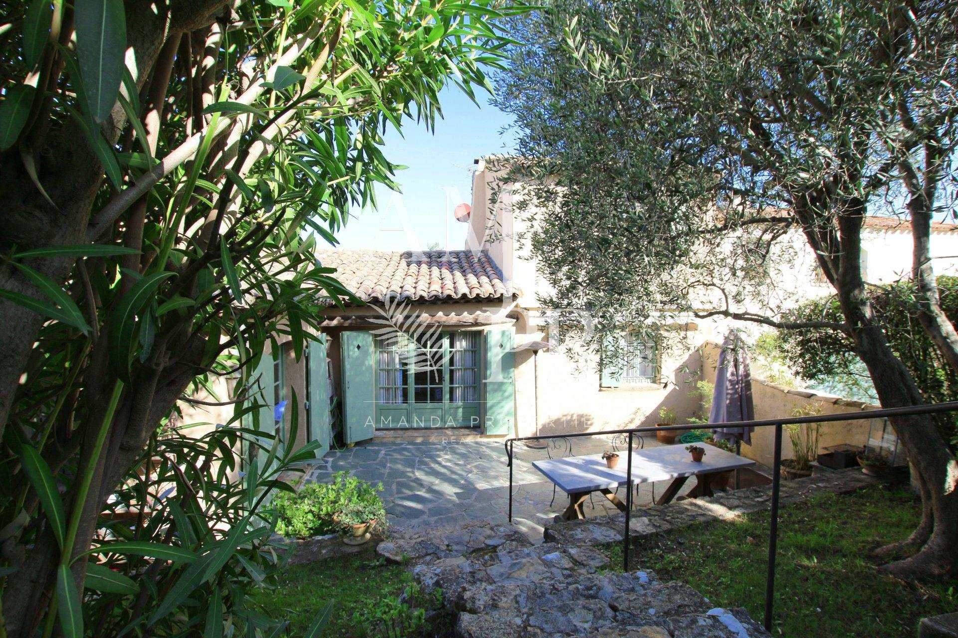 Talo sisään Mouans-Sartoux, Provence-Alpes-Cote d'Azur 10701330