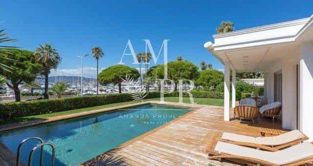 Condominium in Cannes, Provence-Alpes-Côte d'Azur 10701387