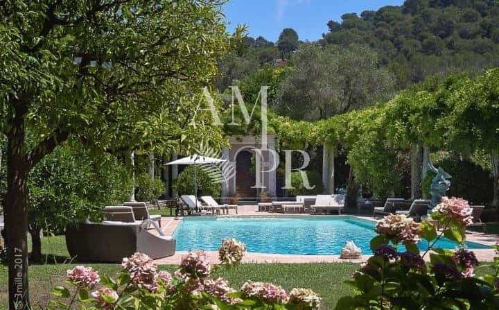 Talo sisään Cannes, Provence-Alpes-Cote d'Azur 10701390