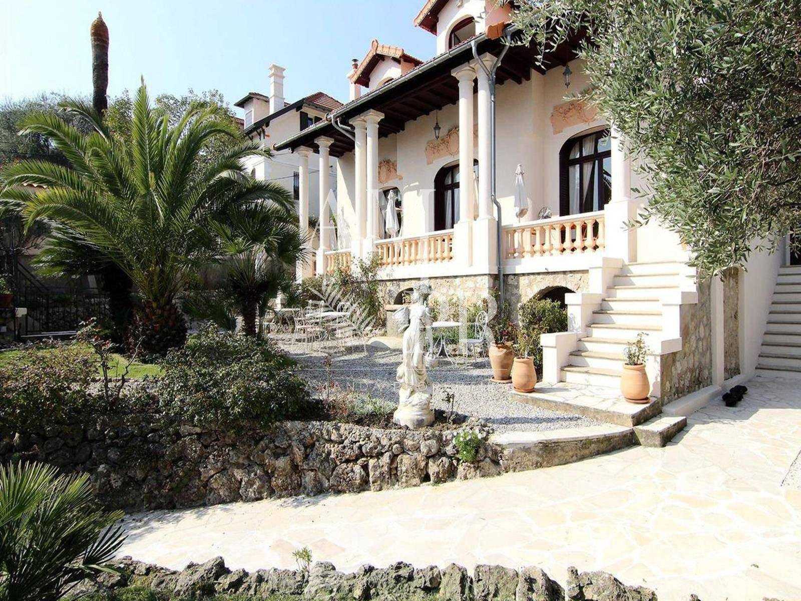 House in Le Four-a-Chaux, Provence-Alpes-Cote d'Azur 10701397