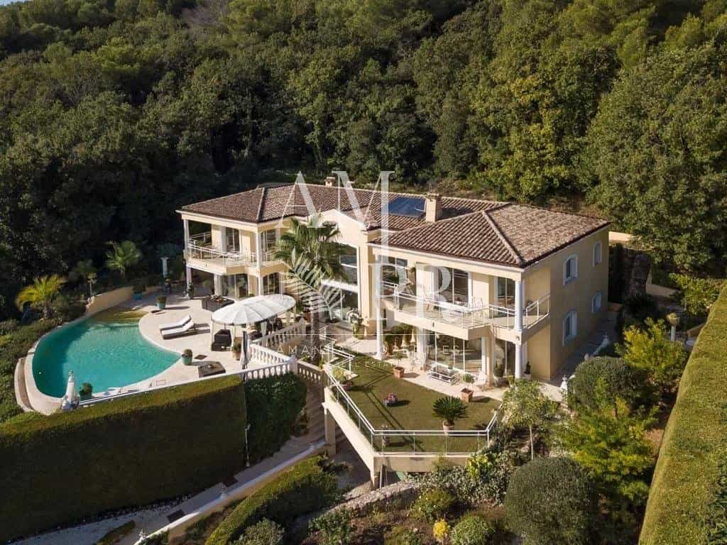 Talo sisään Vallauris, Provence-Alpes-Côte d'Azur 10701409