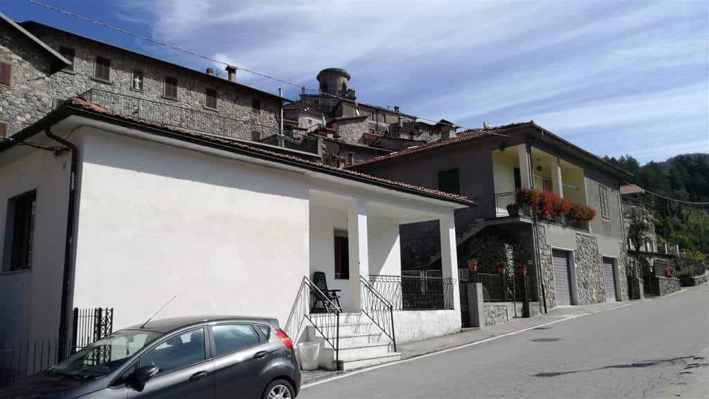 House in Minucciano, Tuscany 10701437