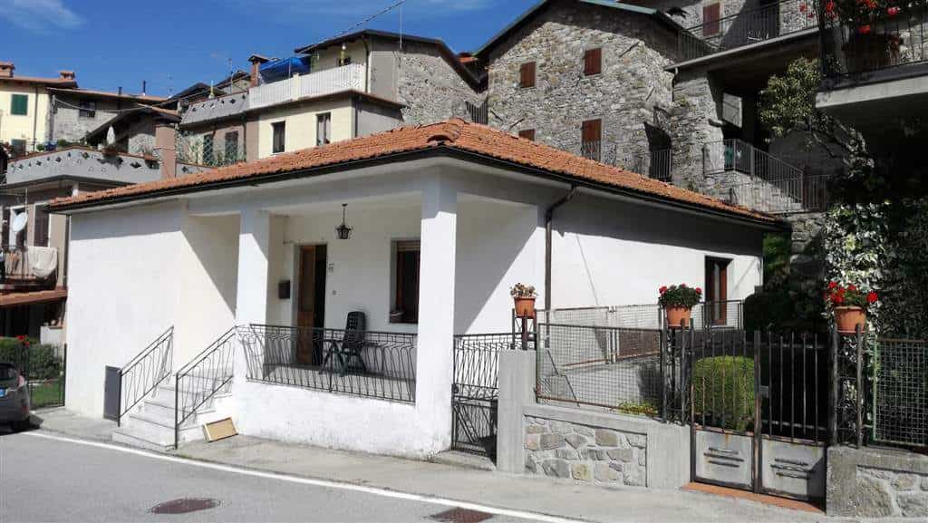 House in Minucciano, Tuscany 10701437