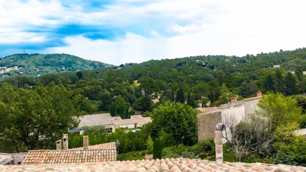 Кондоминиум в La Garde-Freinet, Provence-Alpes-Côte d'Azur 10701443