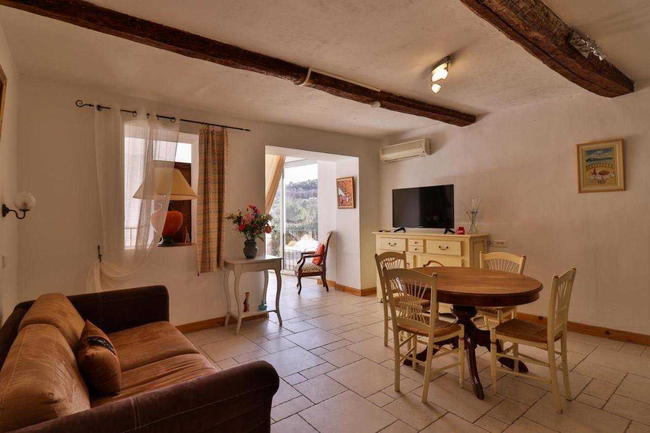Condominium in La Garde-Freinet, Provence-Alpes-Côte d'Azur 10701443
