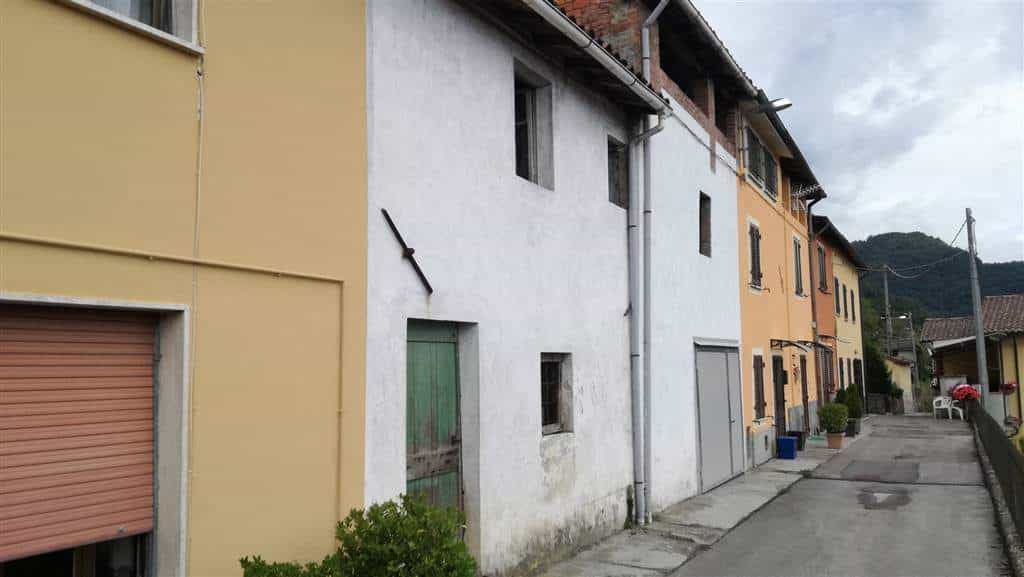 房子 在 Gallicano, Toscana 10701469