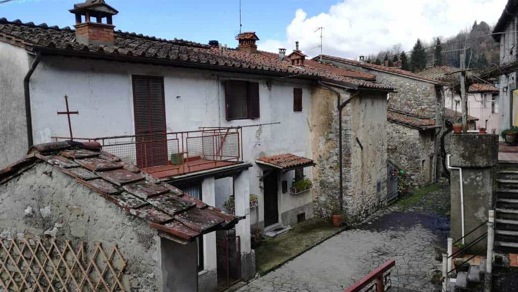 Dom w Borgo i Mozzano, Toskania 10701470