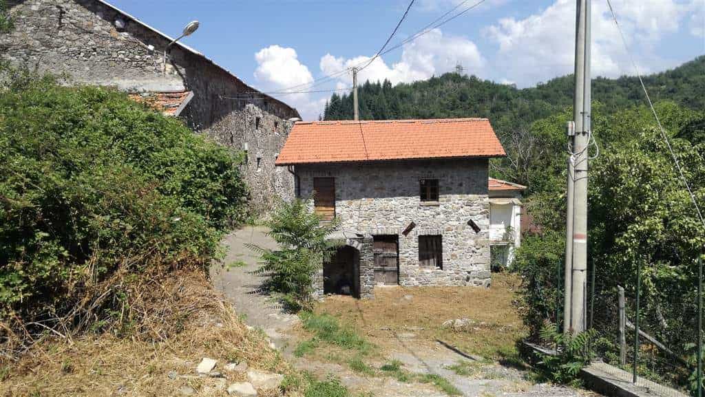 Dom w Minucciano, Tuscany 10701471