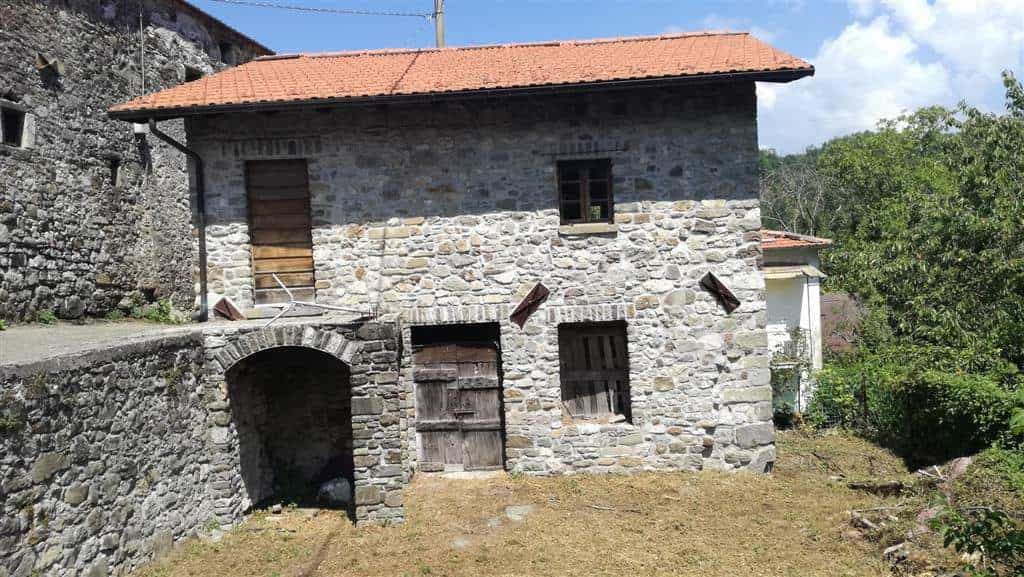 Dom w Minucciano, Tuscany 10701471