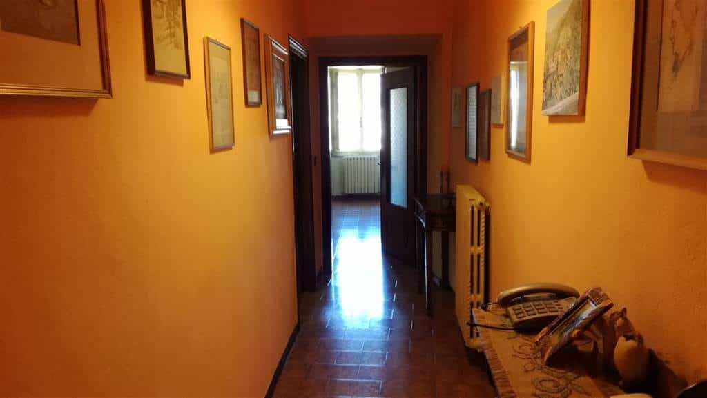Eigentumswohnung im Castelnuovo di Garfagnana, Toskana 10701476