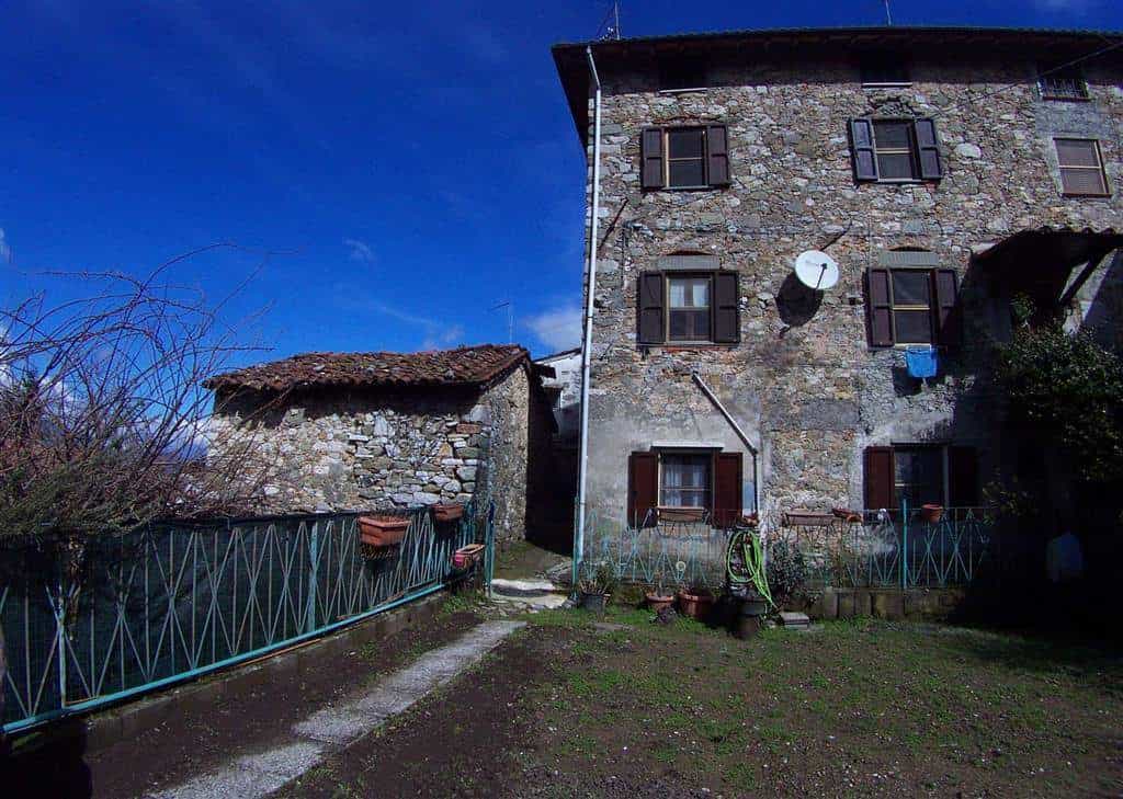 Dom w Borgo i Mozzano, Toskania 10701484