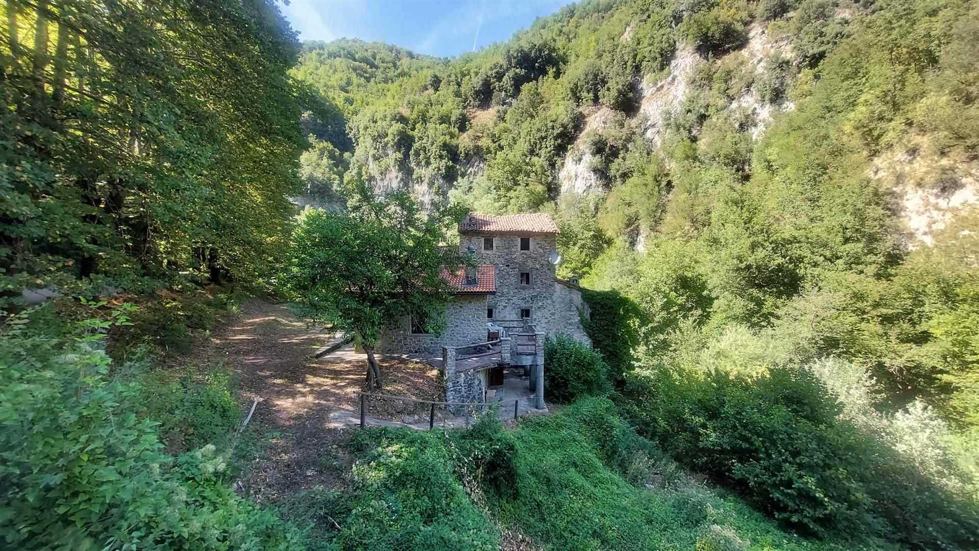 casa en Castelnuovo di Garfagnana, toscana 10701486
