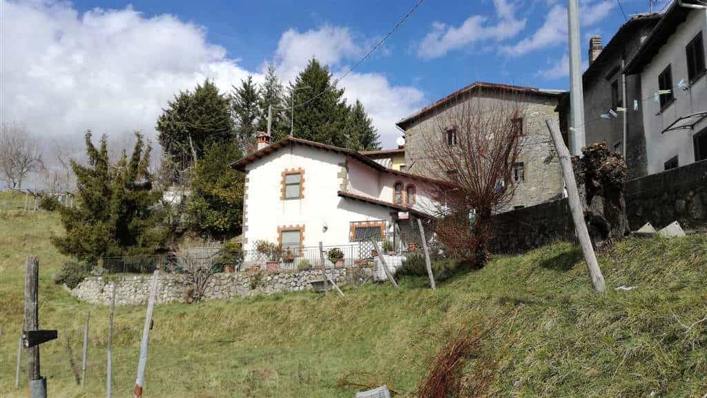House in Molazzana, Tuscany 10701488