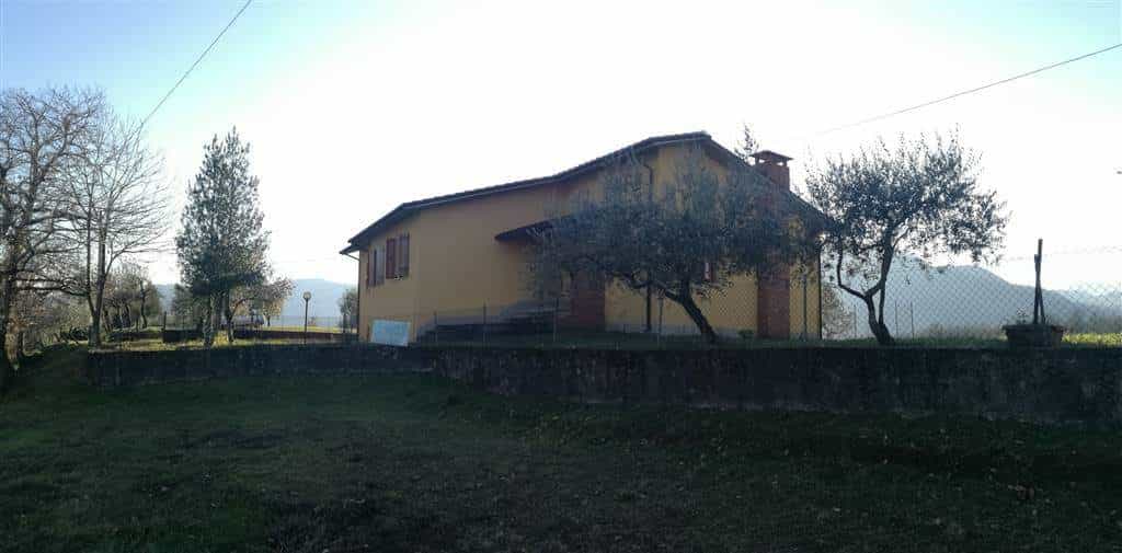 Hus i Barga, Toscana 10701504