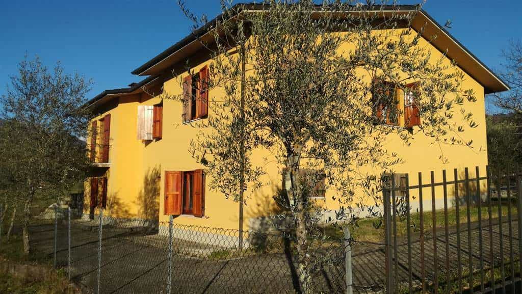 Rumah di Barga, Toskana 10701504