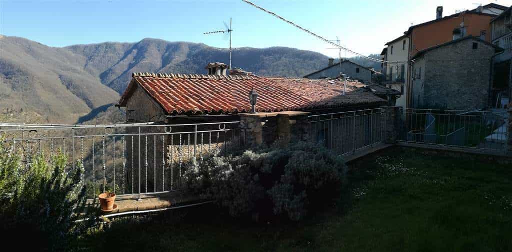 房子 在 Gallicano, Toscana 10701510